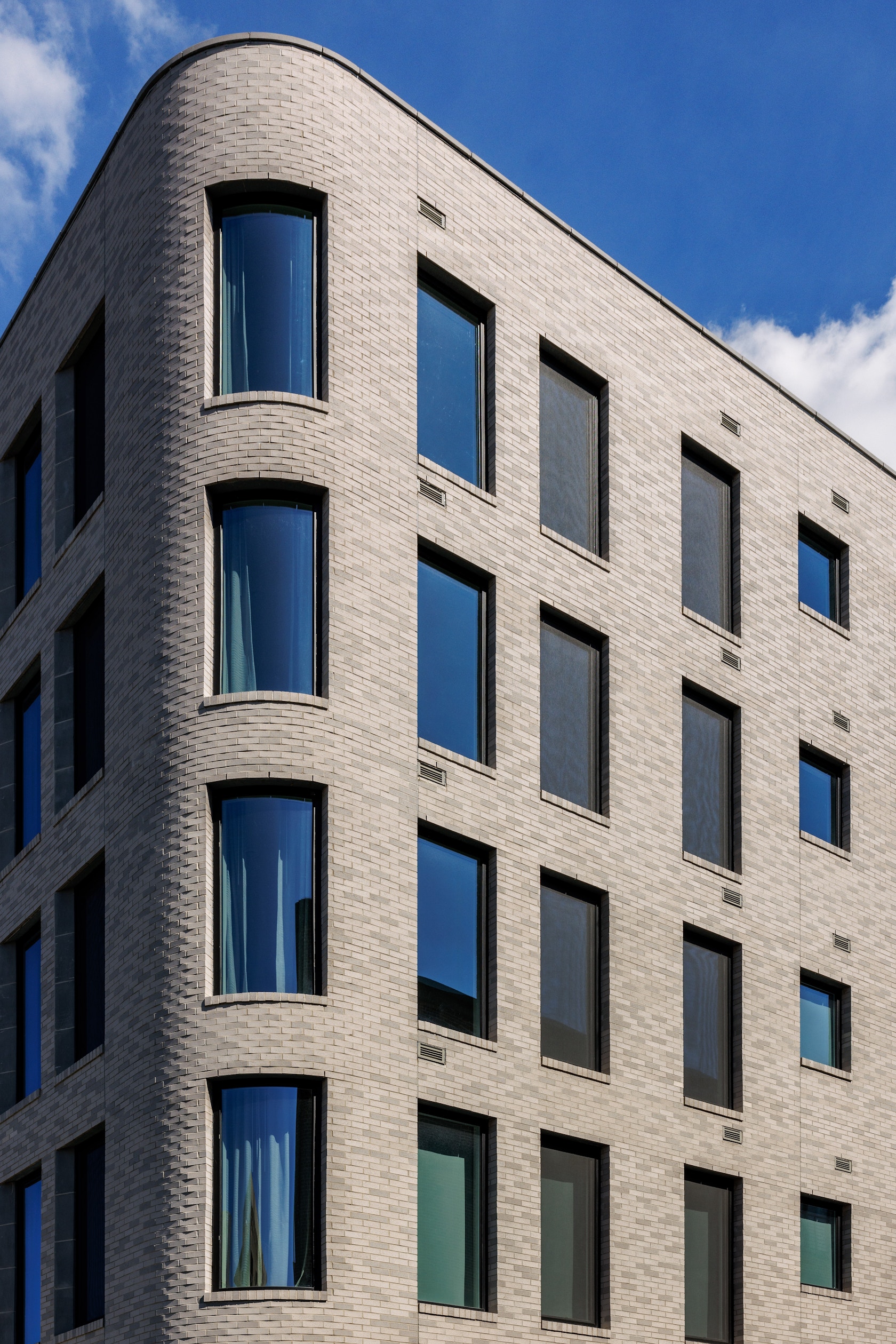 The Return of Mass: How Material Weight Is Reframing Architectural Value Today